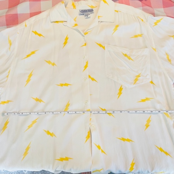 Pinot Noir Vintage woman’s shirt small lightning bolt yellow white button up - Picture 6 of 7